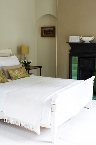 294eee9afe423a4a36a754926286a584-rv-small-bed01-copy-copy