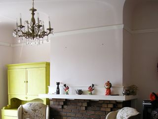 Living mantle before a