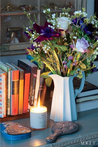 Florence-welch-house-books and flowers