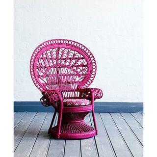 Peacockchairfuchsiacopy_1809_detail